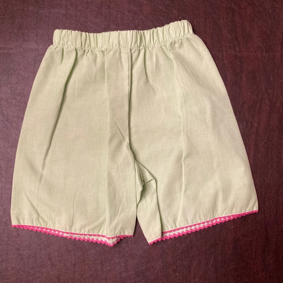 Smocked Giraffe Girls 2 pc green gingham short set. Size 6 - Picture 2 of 4